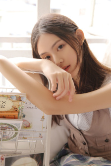 他从火光中走来